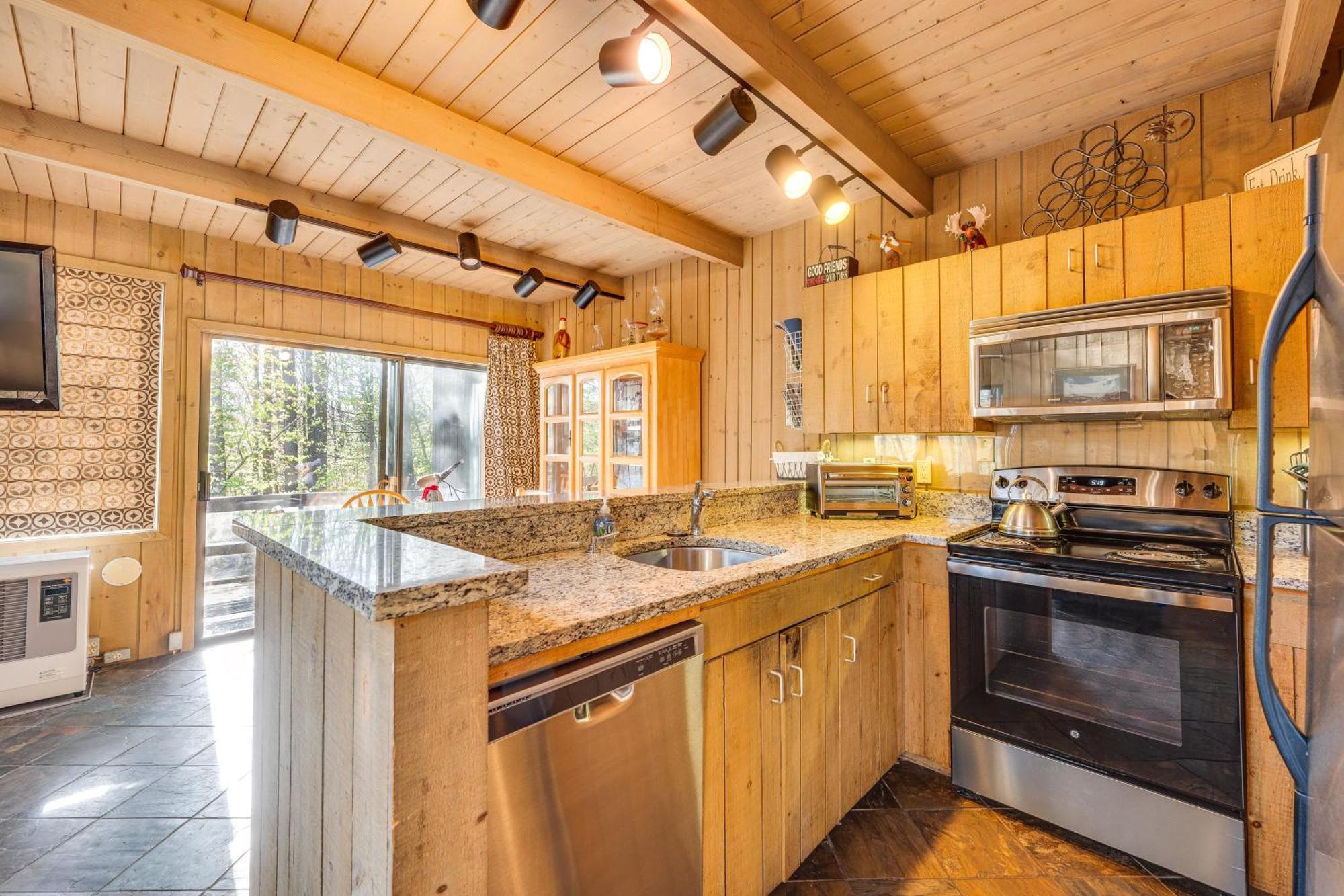 All-Season Conway Condo With Gas Grill! North Conway Zewnętrze zdjęcie